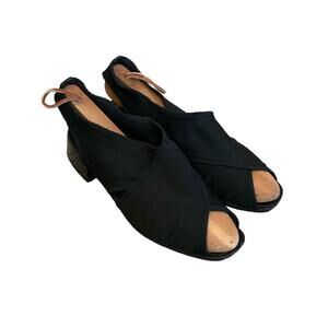 Stuart Weitzman Black 10B Women's Leather Sole Fabric Sling Back 1.5  Heel